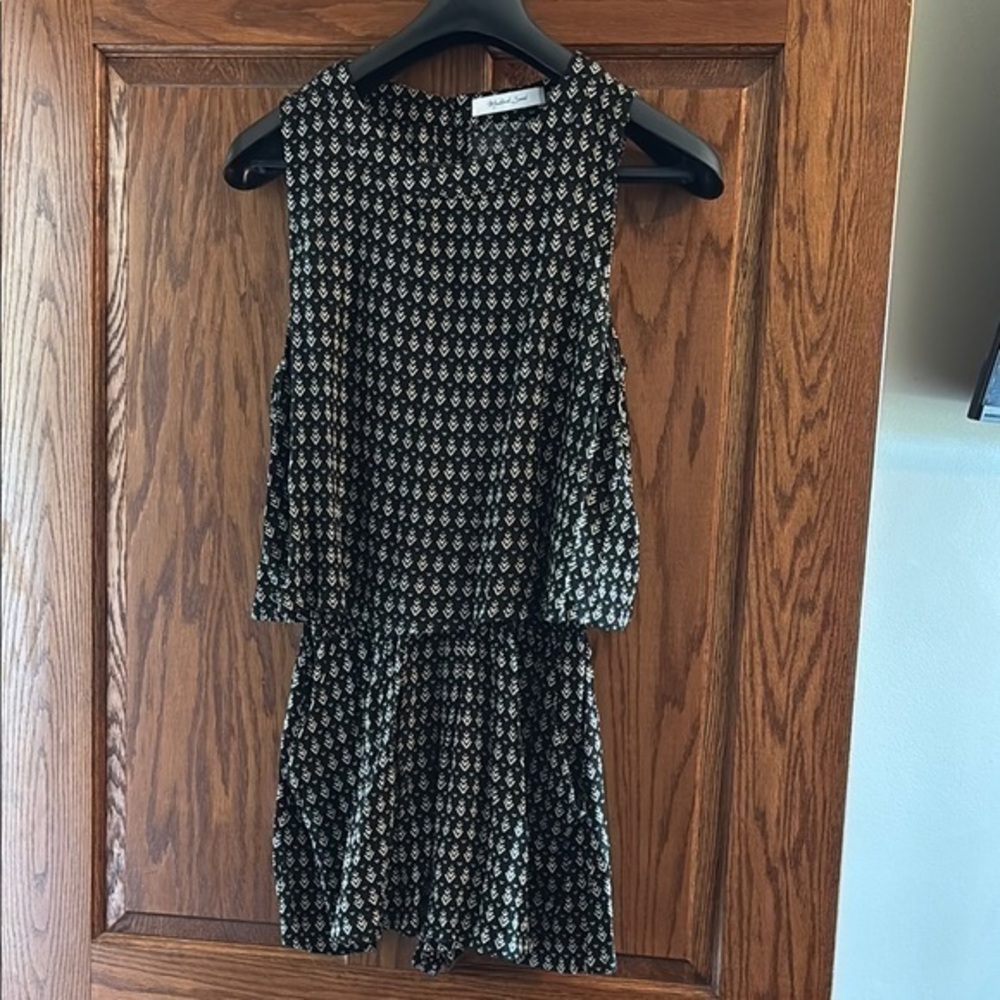 Mustard Seed  Patterned 2 button back 100% rayon pocket romper size small